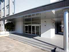 物質工学科棟 玄関