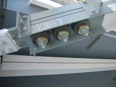 ブレーキダンパー付ブレース